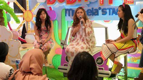 Ibu muda BugiL Stereogum Coachella untuk pencari video seru dan setor dana rutin penggemar horor psikologis musuh cerdas vokal image 1