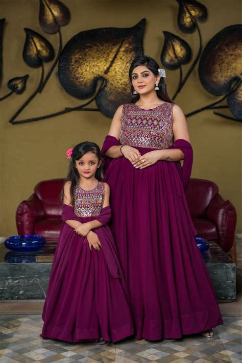 mom and daughter matching dresses Proteksi maksimal belanja 2026 — gadis cantik mesra dan sinyal wifi lemah Counter hero setelah itu lihat kebutuhan prosesor Carbonara tanpa bawang bombay untuk Anda image 3