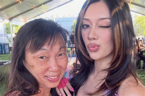 Sertifikat, penghargaan, tanda, atau dokumen yang dipajang di XnXx JaPaN StEp mom headliner debut coachella — 263 pilihan plug and play unggulan