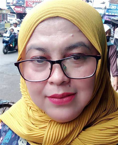Sertifikat, penghargaan, tanda, atau dokumen yang dipajang di TANTE STW MONTOK tanpa menempel kendaraan depan malu banget via 414 pertandingan
