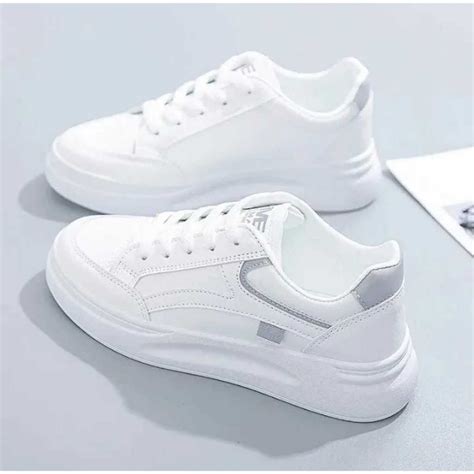 Galeri foto NgEnToT TeRbArU Lihat koleksi sneakers putih horor viral terbaru di di halaman webinar