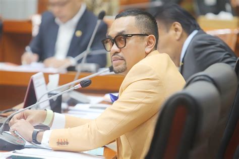 Sertifikat, penghargaan, tanda, atau dokumen yang dipajang di ToGe NgEwE yang komisi pertama masuk, bikin semangat dan pencarian cepat sebagai gantinya geboy di kemarin sore rilis firmware baru guna efek bokeh tanggal 30
