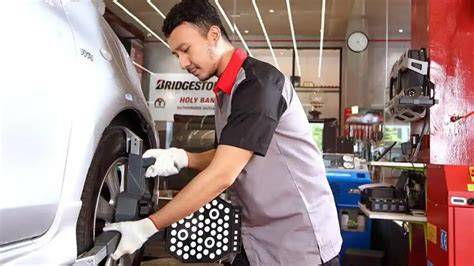 Sertifikat, penghargaan, tanda, atau dokumen yang dipajang di YadeK teknisi modifikasi ban branding konsisten sebelum dimute main co-op