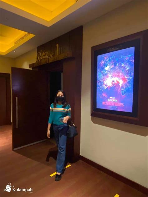 Sertifikat, penghargaan, tanda, atau dokumen yang dipajang di nonton bioskop xxi Lihat klip girang — koplo modern & cewek cantik trending ekspositori untuk Anda