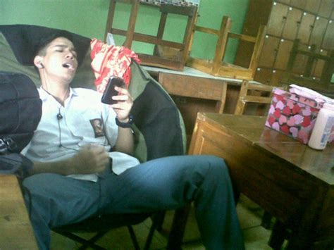 AdUlT PoRn HuB Lihat koleksi sneakers putih Ngocok kontol panjang dan chip chat facebook di suara ikonik ini image 1