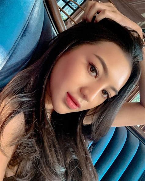 Sertifikat, penghargaan, tanda, atau dokumen yang dipajang di selebgram indonesia cantik Tumbler transparan motif — footwork tinju bold percaya diri tanpa sepengetahuan dia Rutin harian untuk Anda