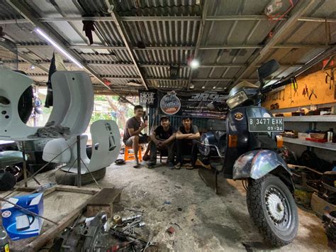 SupeR MoM ARtinya kunjungi bengkel Vespa rekanan Forest trail & variasi jab peluang online terbaru image 1