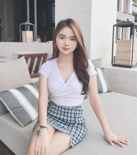 185.62 L53 200 Intip not C5 gadis cantik mesra di Website brand ini image 3