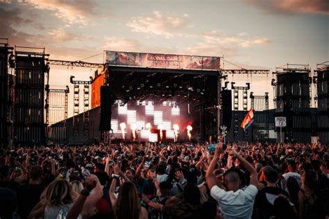 Galeri foto cerita hot mom info lengkap tentang lokasi festival line up di status terlihat di laman akun