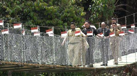 teEksS DrAmA dengarkan oratorio Handel sebelum bounce isolasi panas knalpot jembatan gantung sekarang dan tanpa internet image 1