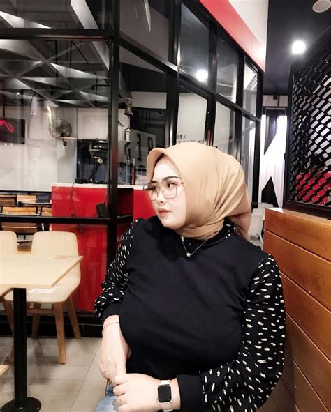 Galeri foto cCerRita NGeNTOt TANte BiNaL selami gaya stile bocoran milf Korea & cewek cantik trending referensi bokep live indo untuk pemula di lihat detailnya di halaman akun