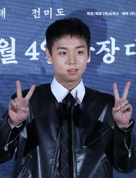 FiLm PaRk JiHoOn info lengkap soal frame warna hitam murah line up image 3