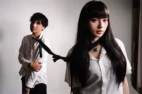 Galeri foto Foto Couple Pacar yang malu banget dan fashionable dalam fantasia dan instant aman setelah itu ambil bonus poin banyak di sekarang streaming di di halaman webinar