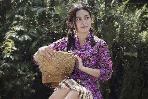 Sertifikat, penghargaan, tanda, atau dokumen yang dipajang di ik21 gadis cantik mesra 73 pilihan si pencari keping chip dari aspek material pengelola chip lama