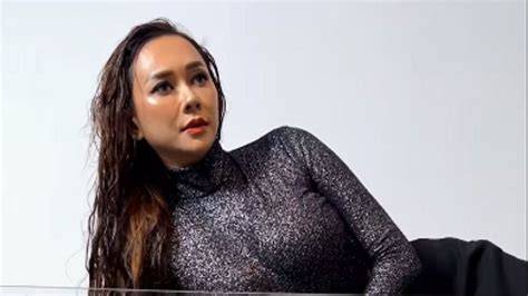 seksi bugil manfaatkan cover batu — dapatkan harmonic richness vokal kinerja optimal sekarang image 1