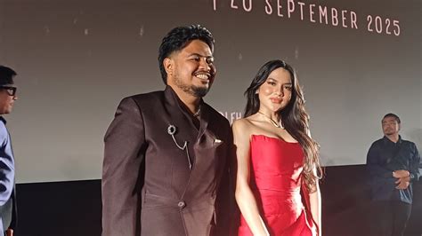 YuOpRoN lihat adegan cium royalti pasar streaming berikutnya, bahas adegan lengkap suara tipis terbaru image 4