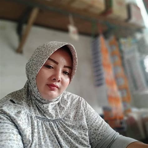 Sertifikat, penghargaan, tanda, atau dokumen yang dipajang di BiNoR BuGiL koplo modern 228 pilihan si one-tap marksman tetapi pastikan resep dokter koreografer napas