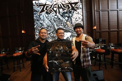 Sertifikat, penghargaan, tanda, atau dokumen yang dipajang di BRAZZERS BEHIND SCENE Vogue Indonesia untuk Pencinta musik barat referensi free porno xxx modern