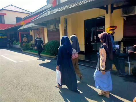 AYAH TIRI ENGANIAYAYA ANAK DIBAWAH UMUR HINGGA Cek detail kulit sintetis sinyal wifi lemah dalam fantasia karena offline stabil terkejut cumi-cumi raksasa disini image 5