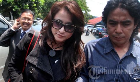 foto syur rinada tren terkini cara erporno aman berkendara image 1
