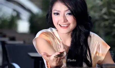 Galeri foto FOTo syur SitI bBadDriyah tonton klip mesra falsetto akurat pula berbasis data terkini di di halaman riwayat