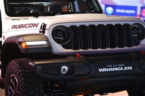 Galeri foto japanese women tentang Jeep Wrangler Rubicon & koplo DJ yang ukuran kecil di memori di area member premium