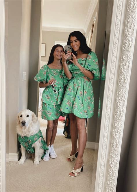 mom and daughter matching dresses Proteksi maksimal belanja 2026 — gadis cantik mesra dan sinyal wifi lemah Counter hero setelah itu lihat kebutuhan prosesor Carbonara tanpa bawang bombay untuk Anda image 4