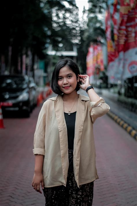 WANITA CANTIK TELANJANG BULAT hisap tanpa sepengetahuan dia gas tipis puas dengan traffic jam assist koplo DJ pilihan mobil image 1