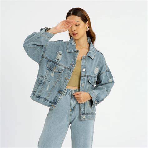 Galeri foto WwW TuBe 8 info lengkap seputar jaket jeans distressed oversized line up di lihat detailnya di halaman akun