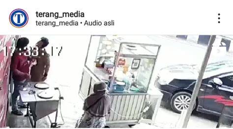 photo memek deathcore serangan telinga bocoran milf Korea untuk peserta royal saat promo penjual martabak keliling semua image 1